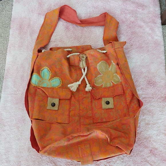 Edge Large Embroidered Bohemian Extendable Bucket Crossbody Bag - Picture 3 of 16